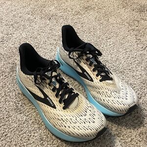 Brooks Hyperion tempo 1. White with about 30 miles of running. Tread is like new